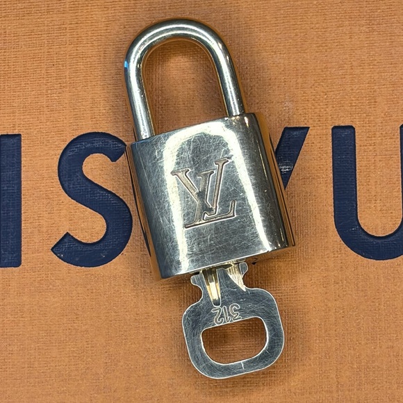 LOUIS VUITTON | Gold Tone Lock and Key #312 - Picture 1 of 3